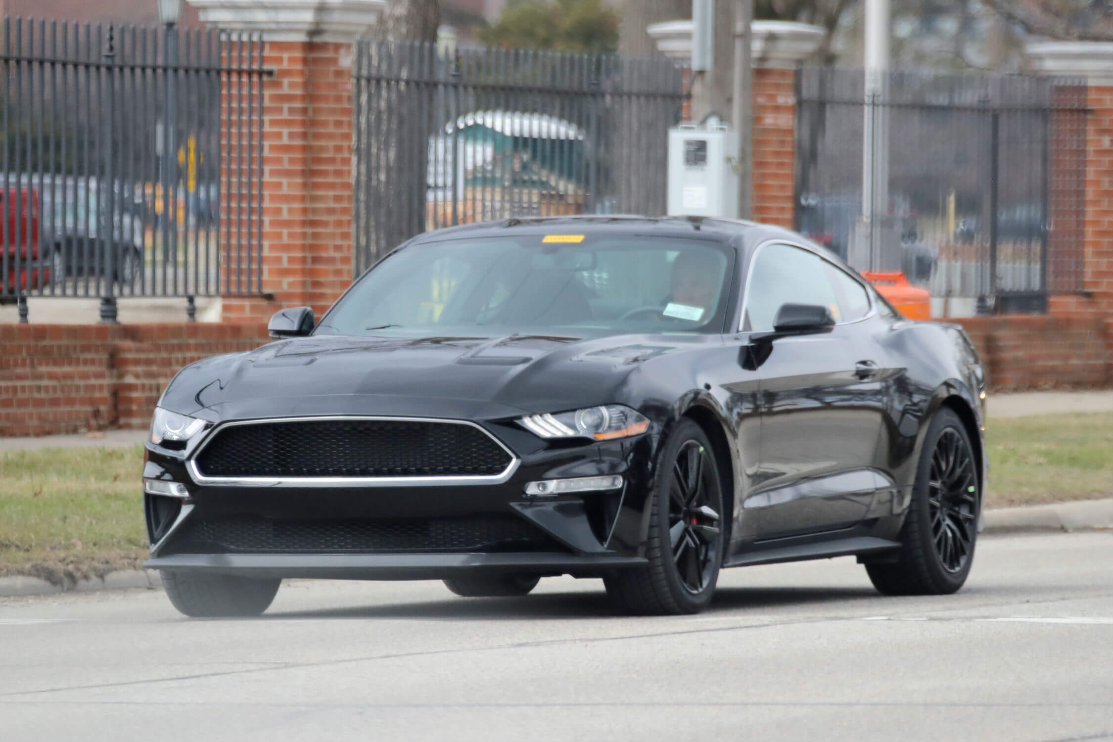 Bullitt Black 001