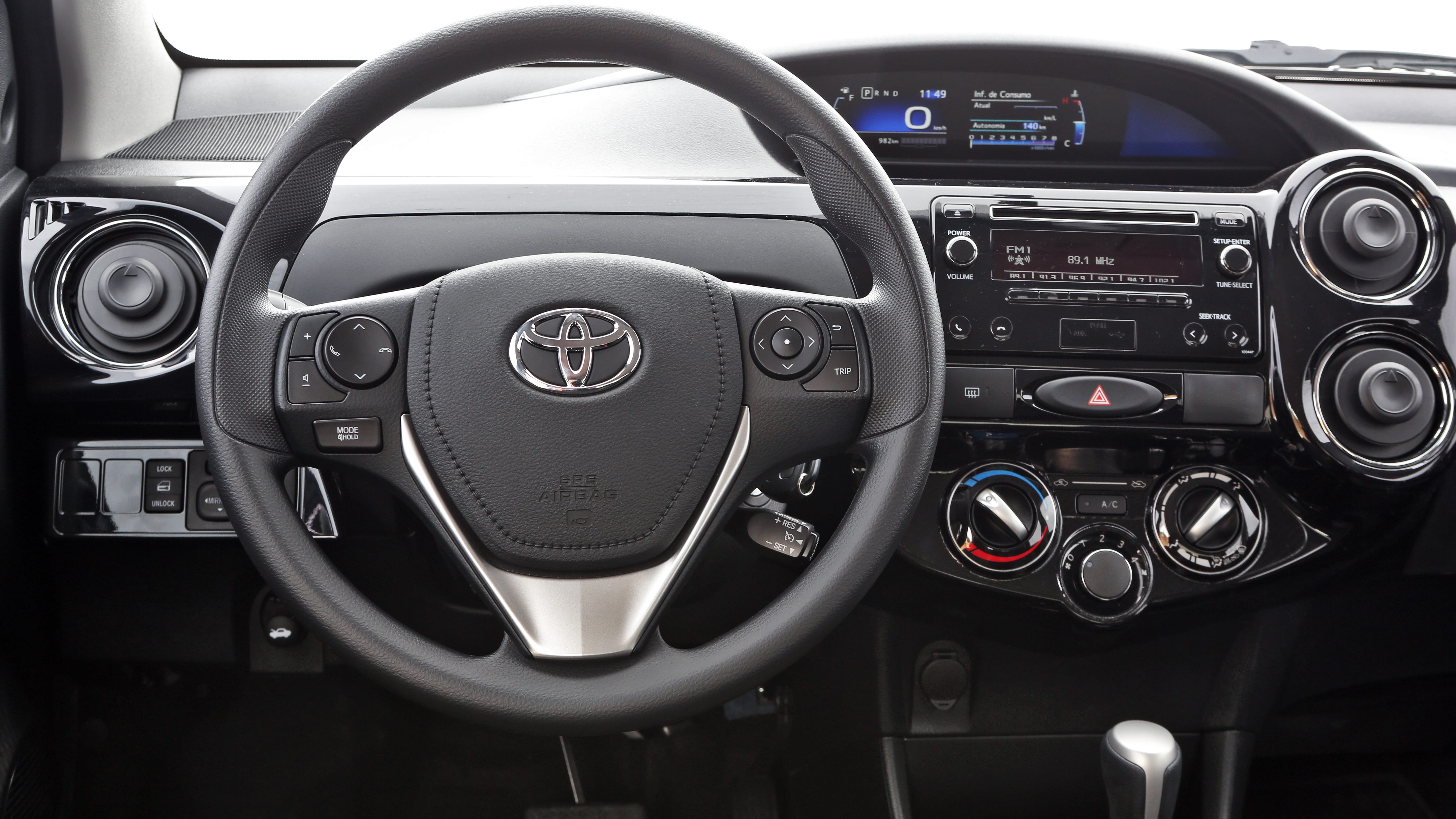 Toyota Etios Sedã X Plus Automático
