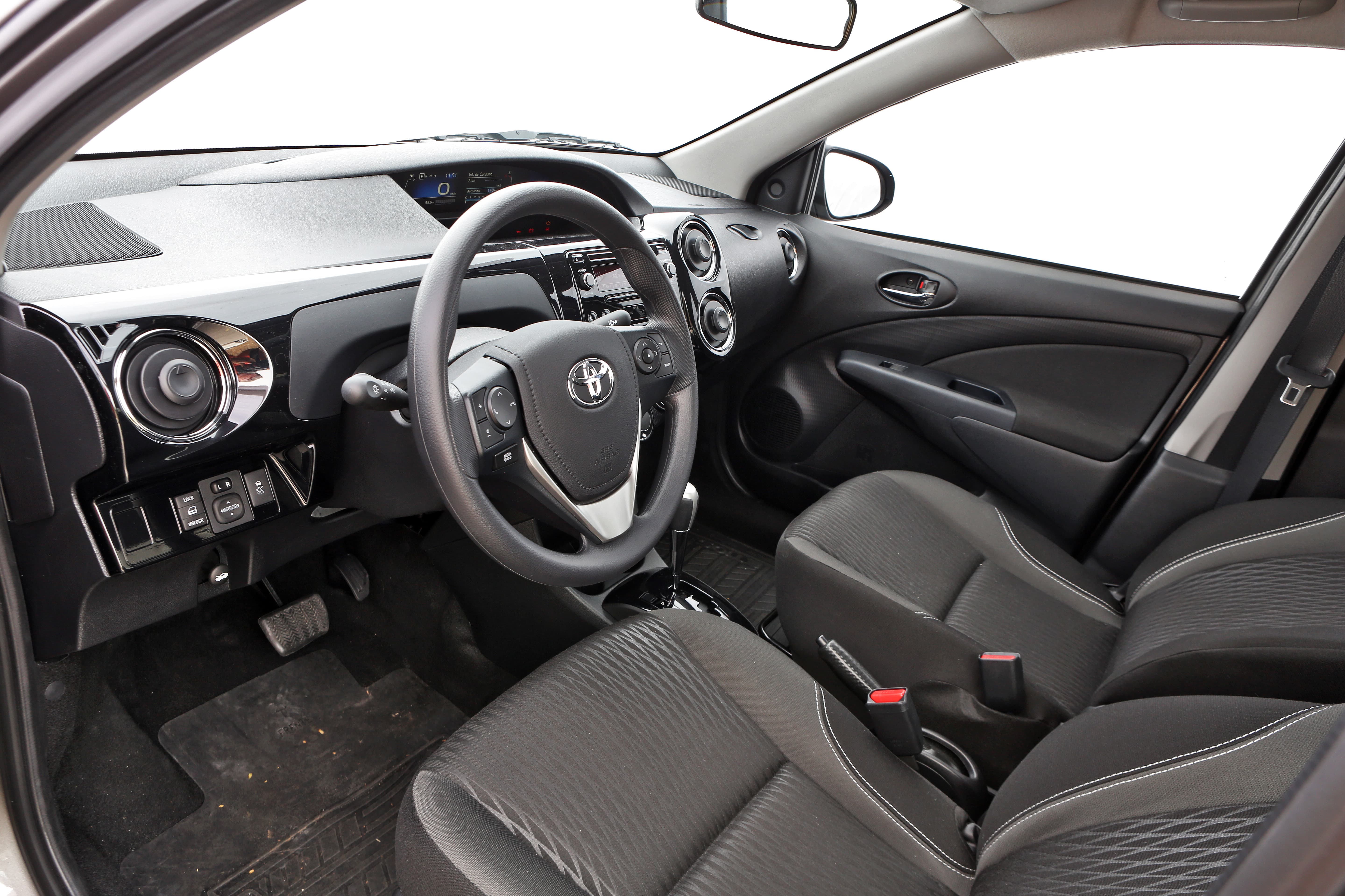 Toyota Etios Sedã X Plus Automático