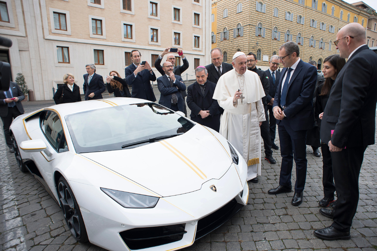 Lamborghini Papa Francisco