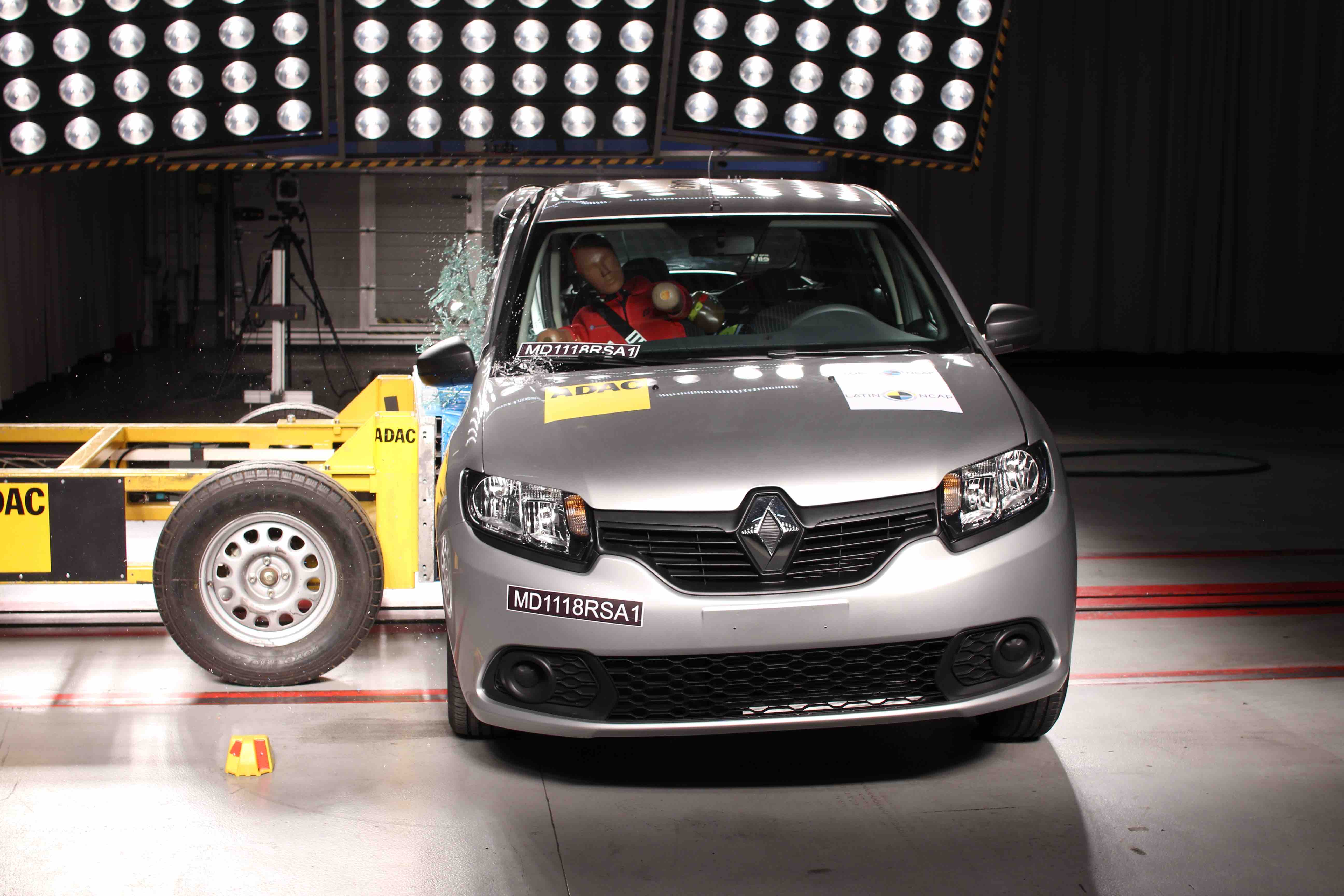 Latin NCAP 12 junho 2018 teste Renault Logan Sandero Mitsubishi Eclipse Cross