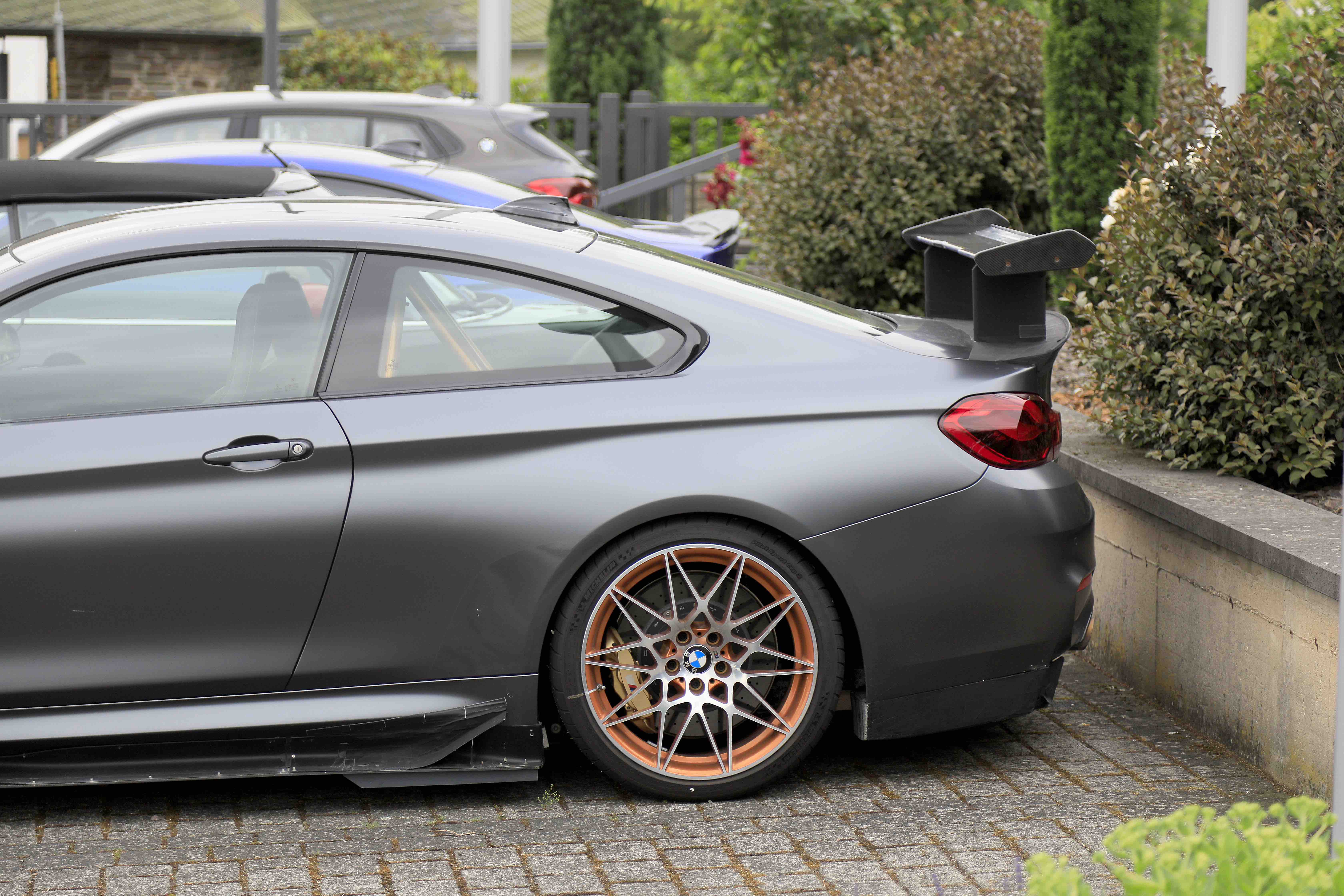 Asa traseira de fibra de carbono do M4 GTS cresceu