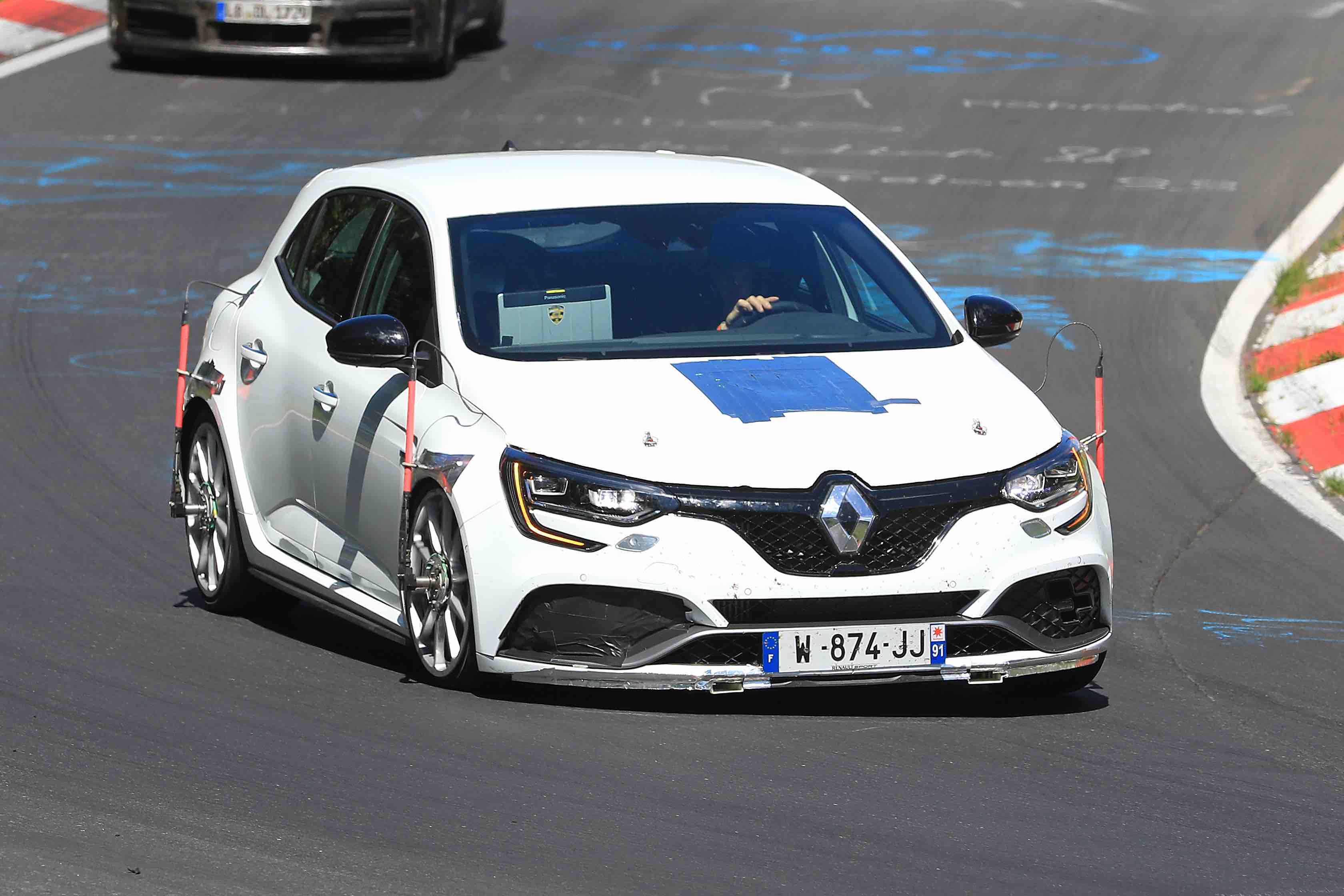 Mégane R.S. Trophy é flagrado em forma de protótipo