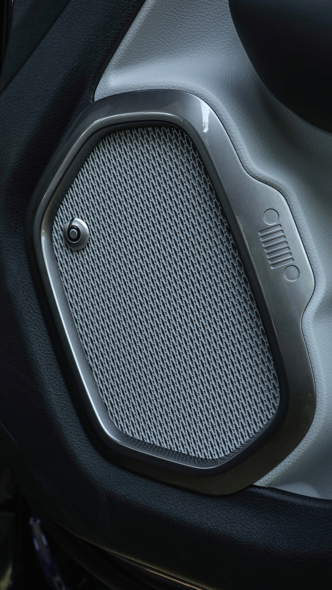Na Europa, Jeep Renegade pode vir com sistema de som da Beats