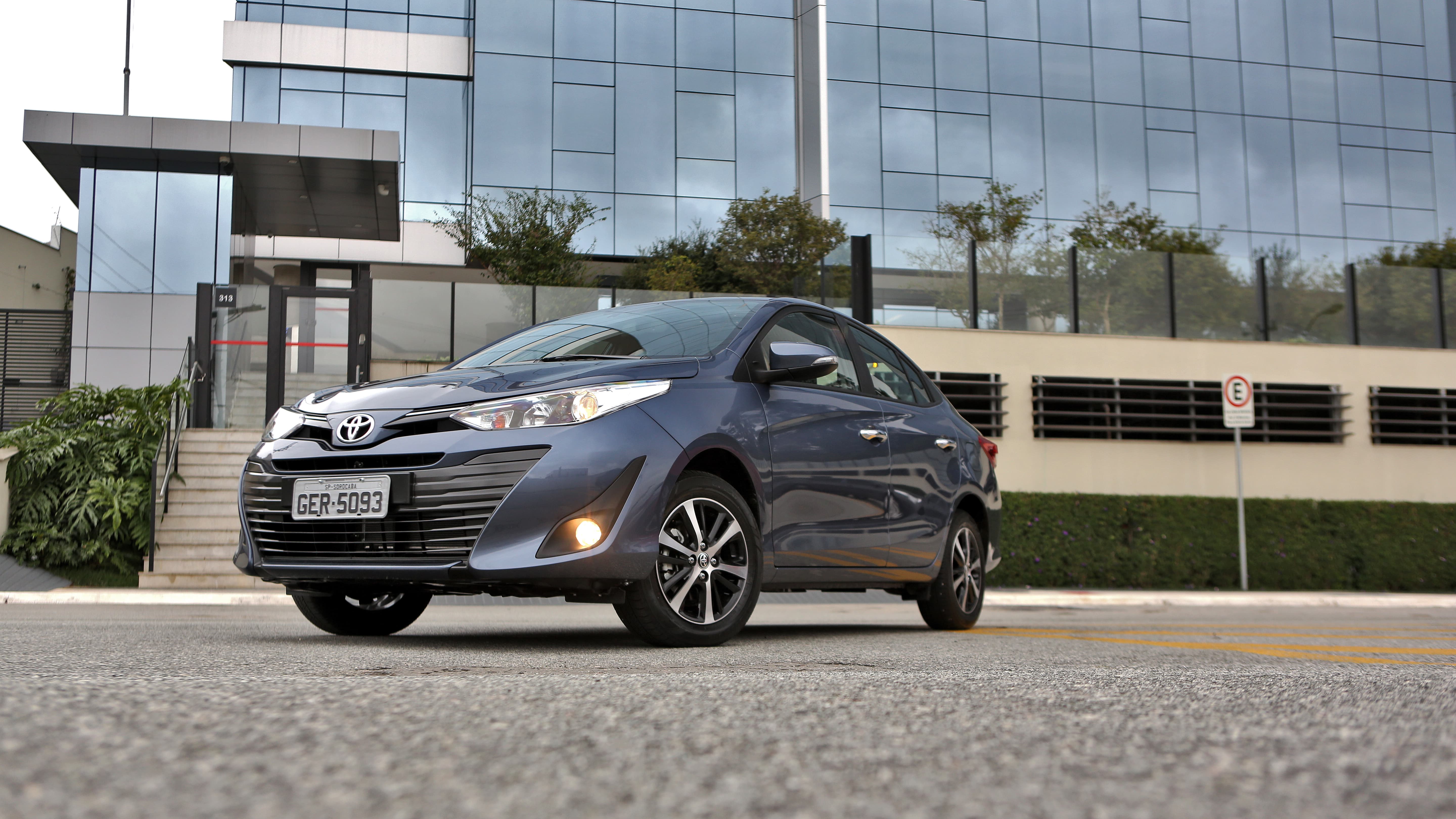 Toyota Yaris Sedan XLS CVT