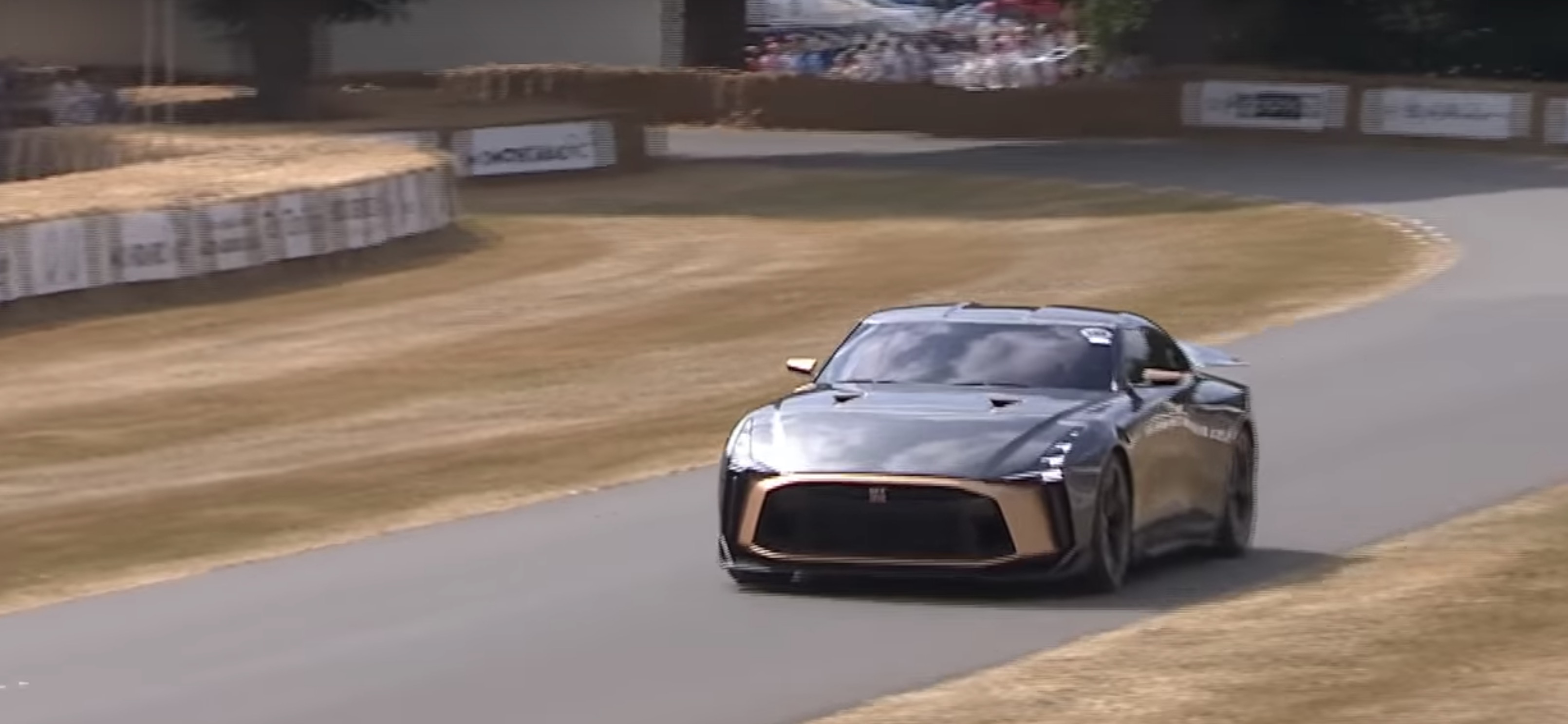 Pilotos da Nissan na GT3 tiveram o prazer de pisar fundo com o GT-R50 em Goodwood