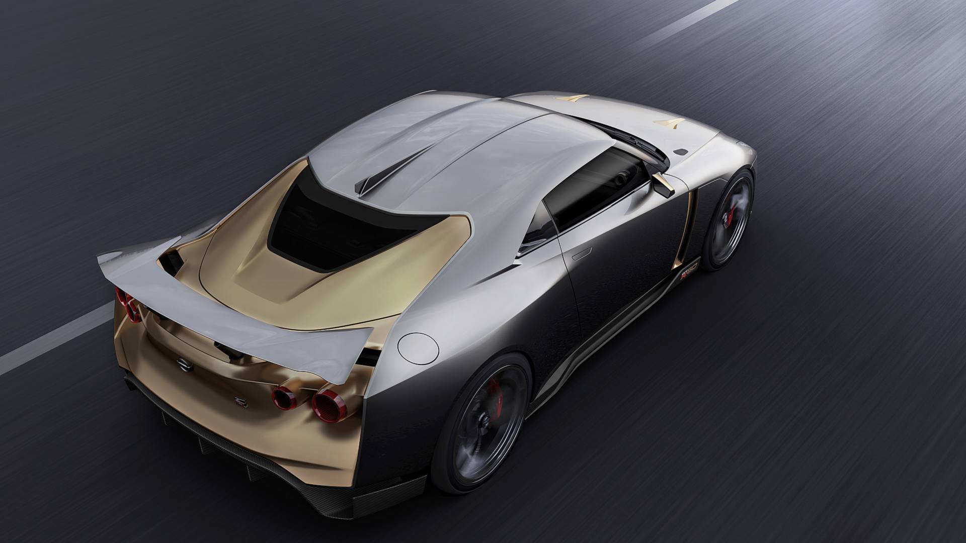 Traseira do Nissan GT-R50 ganhou ângulos e recortes, além da pintura dourada, também presente na dianteira, nos retrovisores e nas saídas de ar dos para-lamas