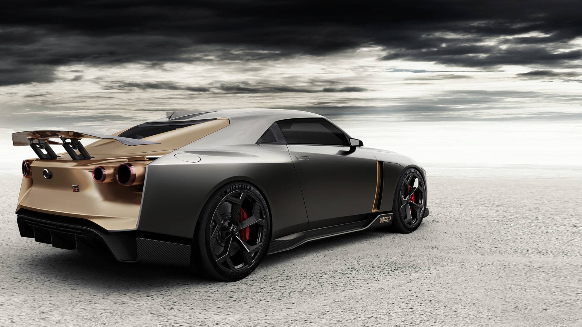 Modificações realizadas pelo estúdio Italdesign no Nissan GT-R50 incluem teto mais baixo