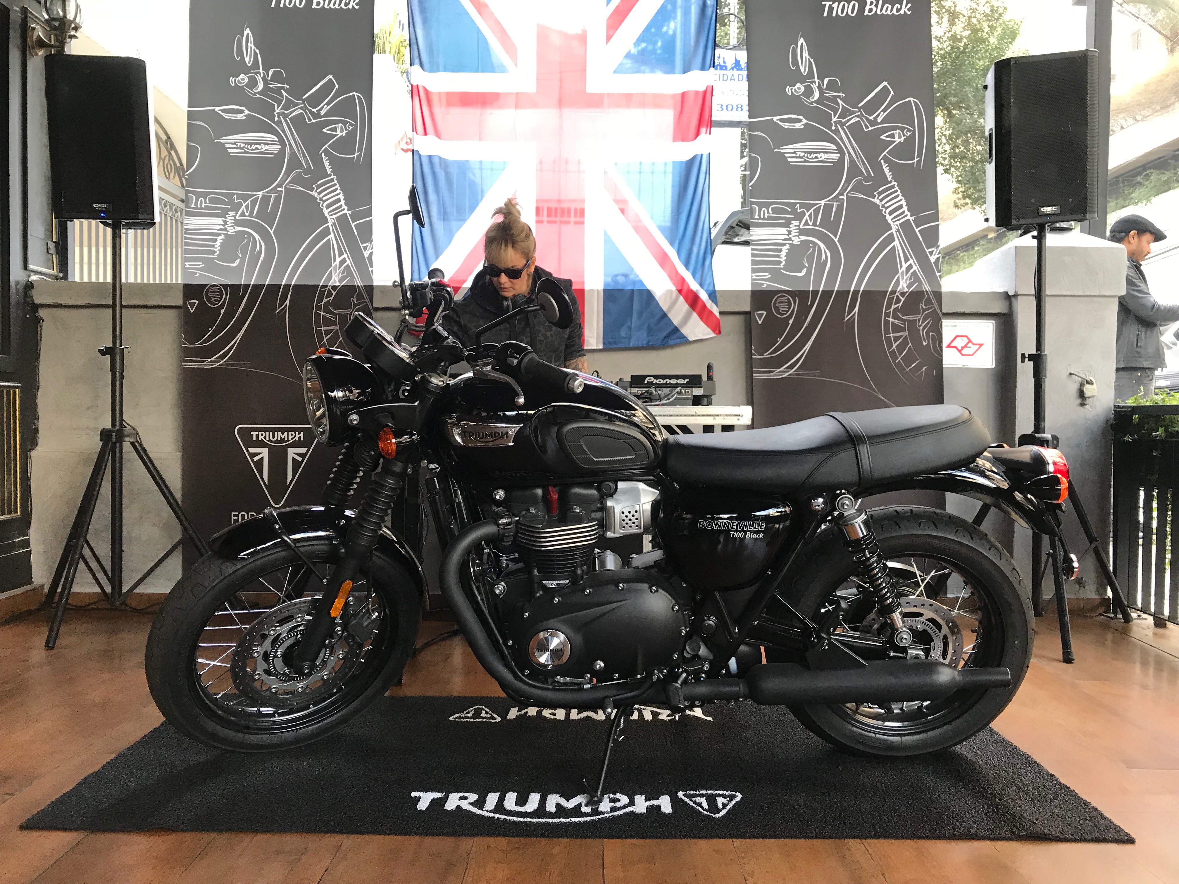 Triumph Bonneville T100 Black