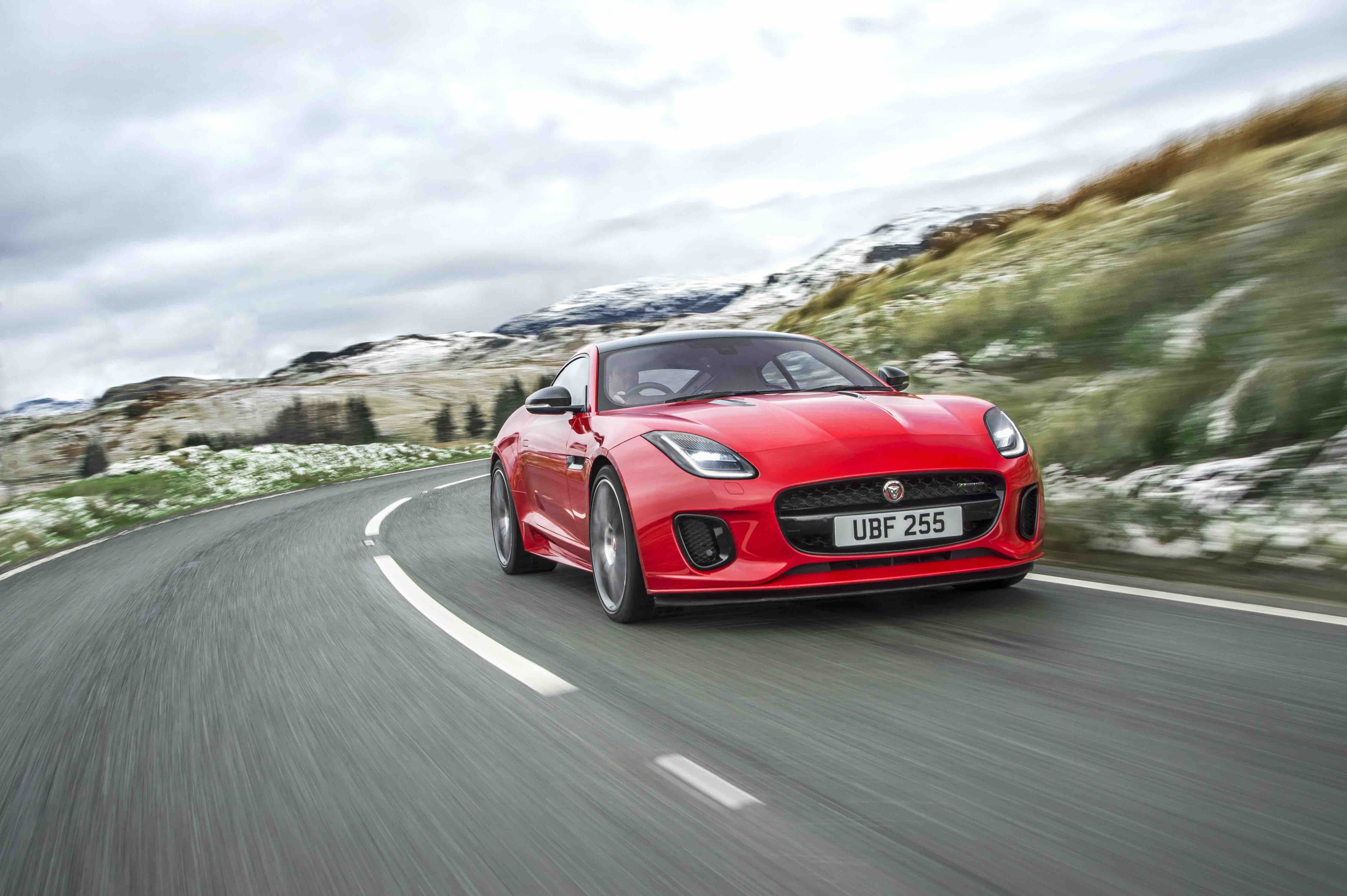 Linha 2019 do Jaguar F-Type tem nova versão de entrada, com motor 2.0 turbo de 300 cv