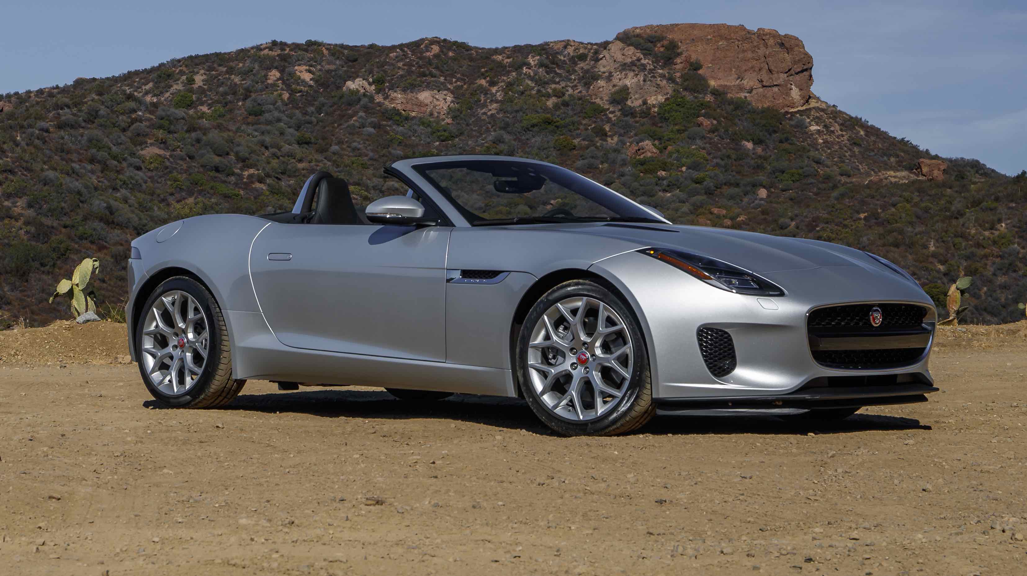Jaguar F-Type 2019 2.0 também é vendido com carroceria conversível por R$ 346.144