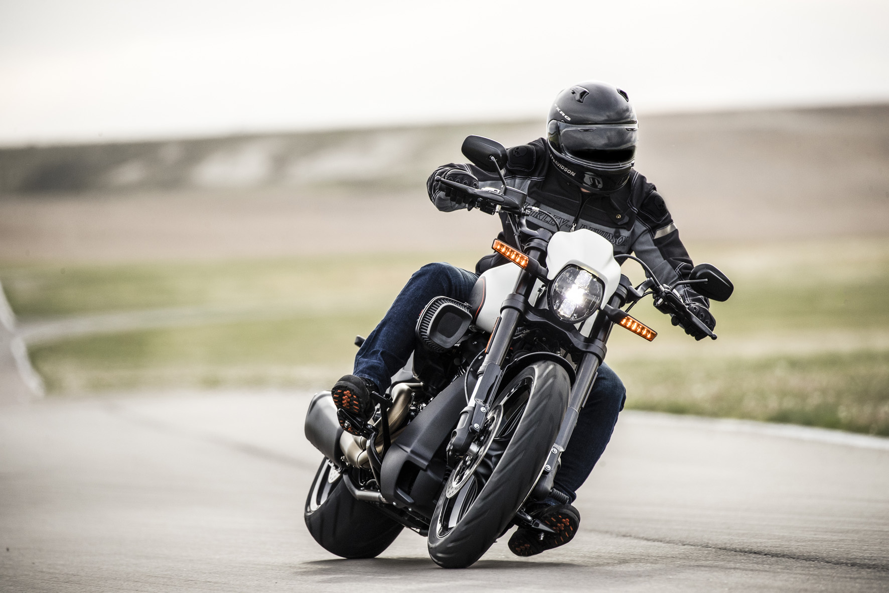 Nova Harley FXDR 114