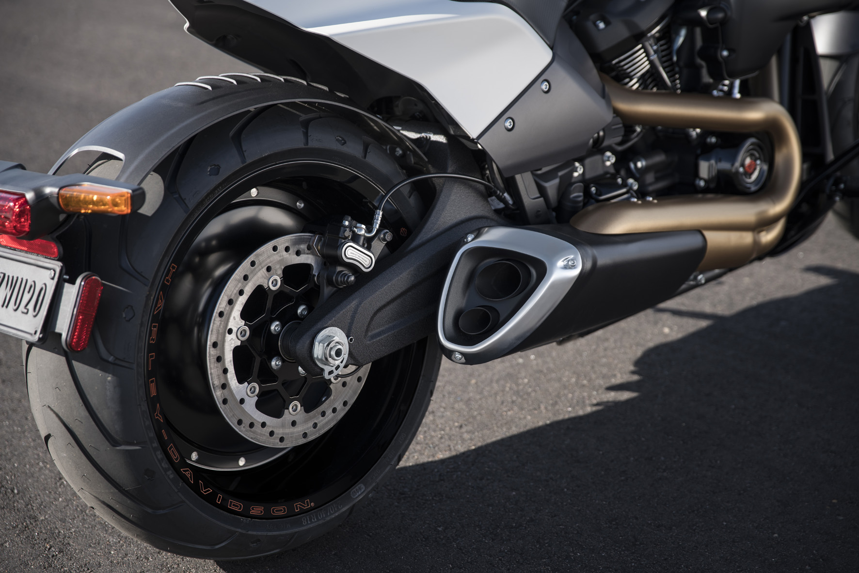 Nova Harley FXDR 114