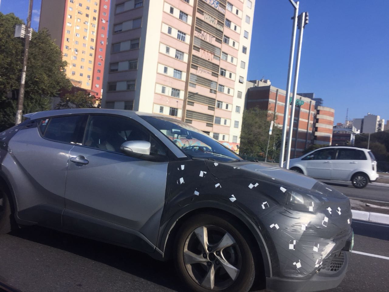 Toyota C-HR camuflado