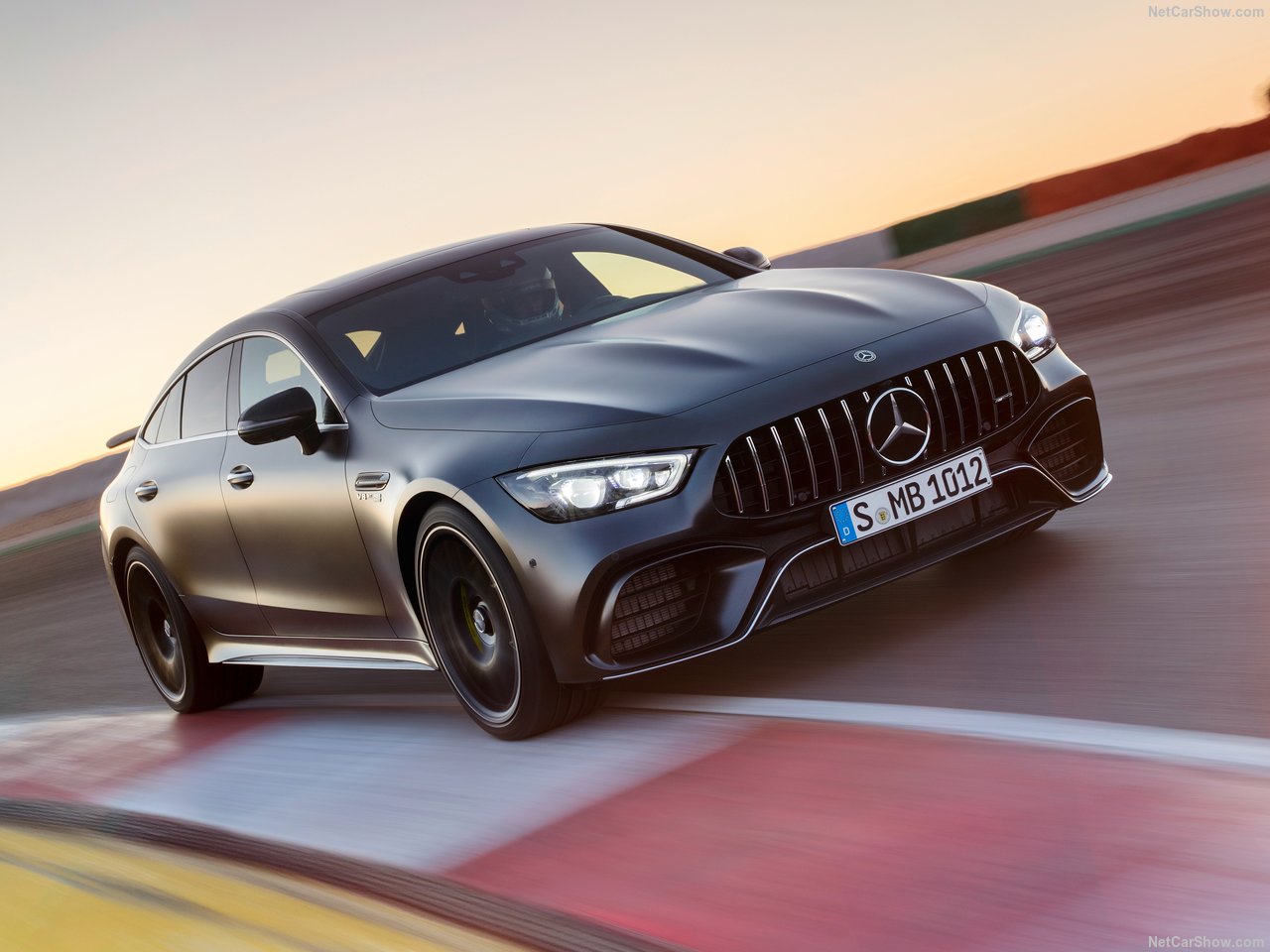 Mercedes-AMG GT 4