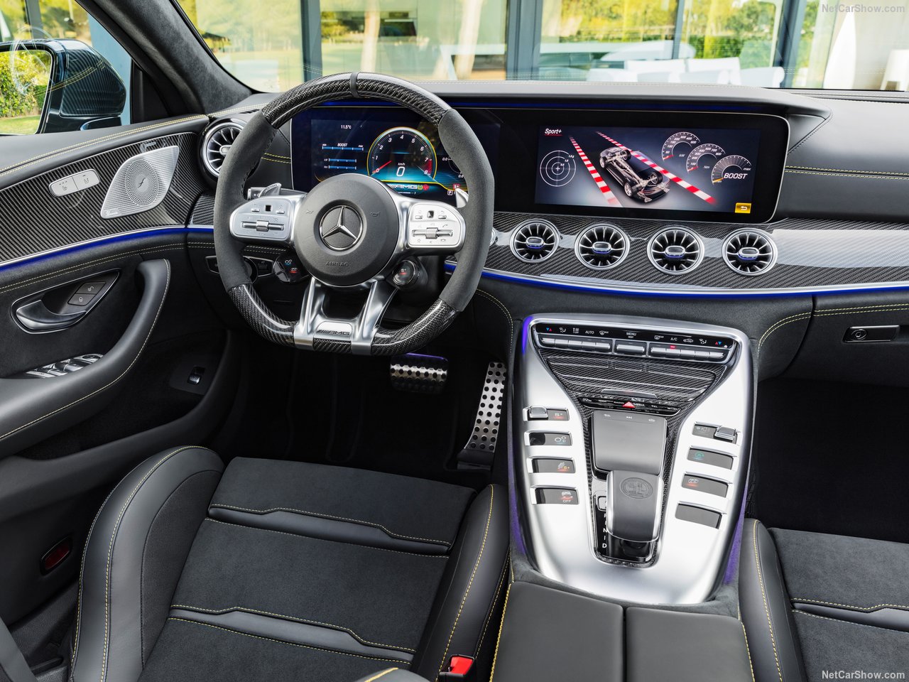 Mercedes-AMG GT 4