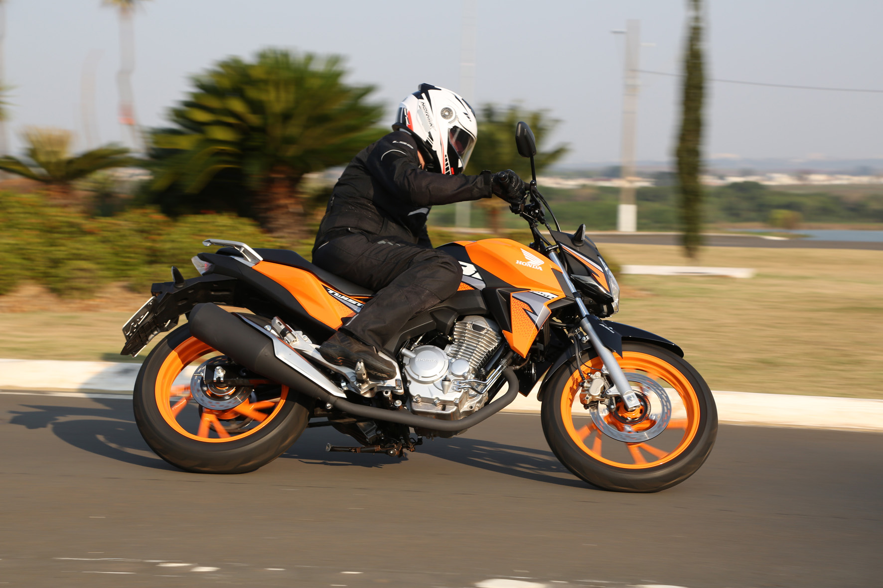 Honda CB Twister com CBS