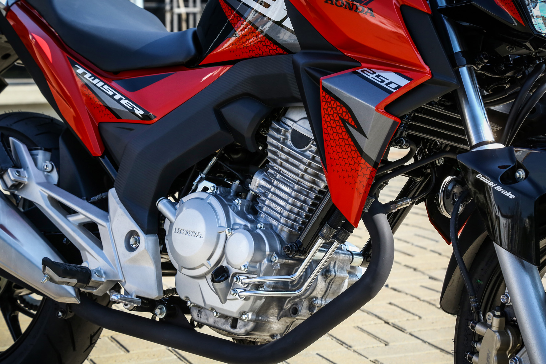Honda CB Twister com CBS