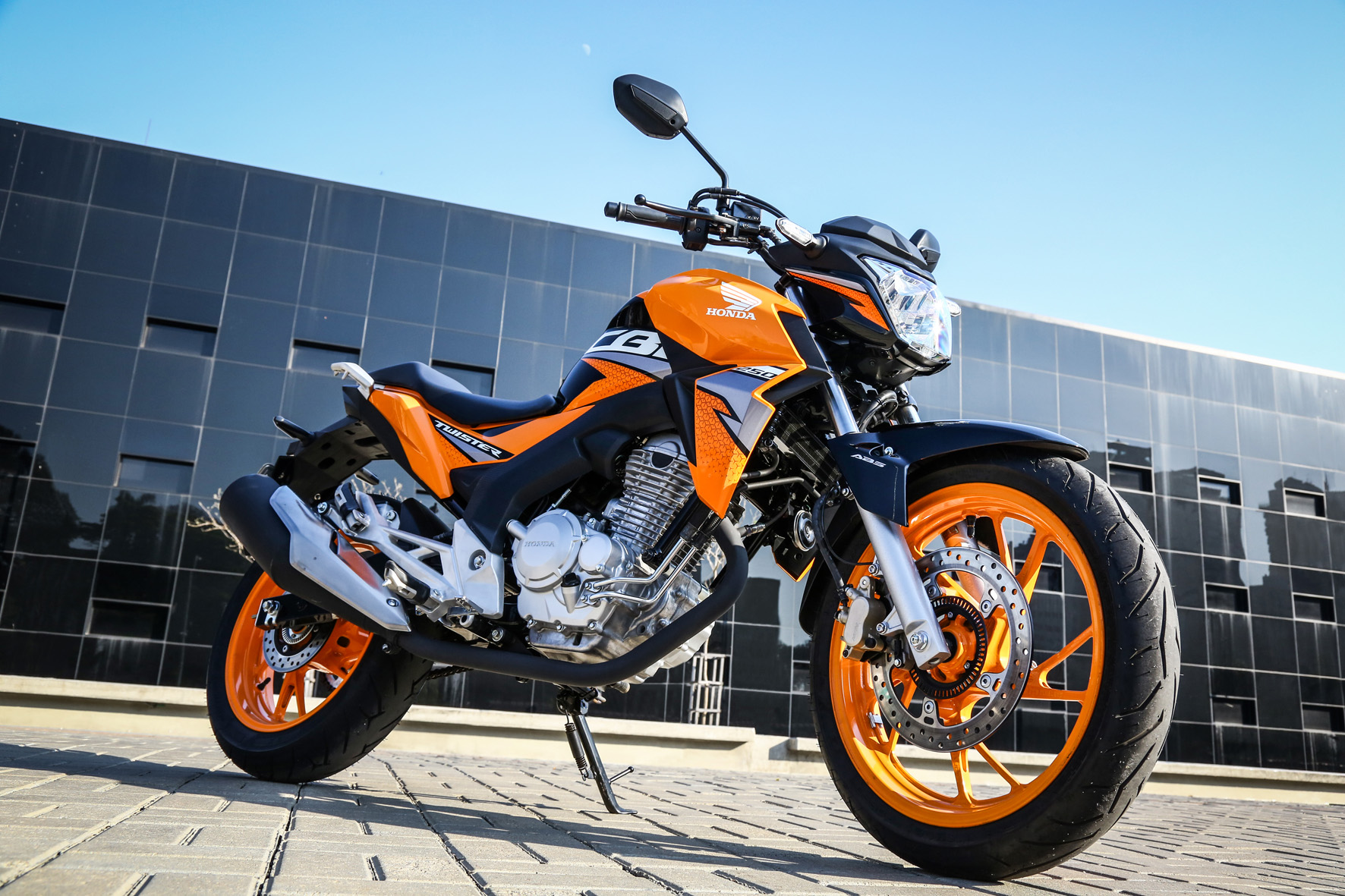 Honda CB Twister com CBS