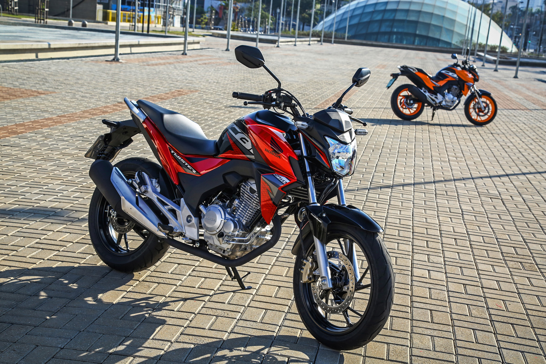 Honda CB Twister com CBS