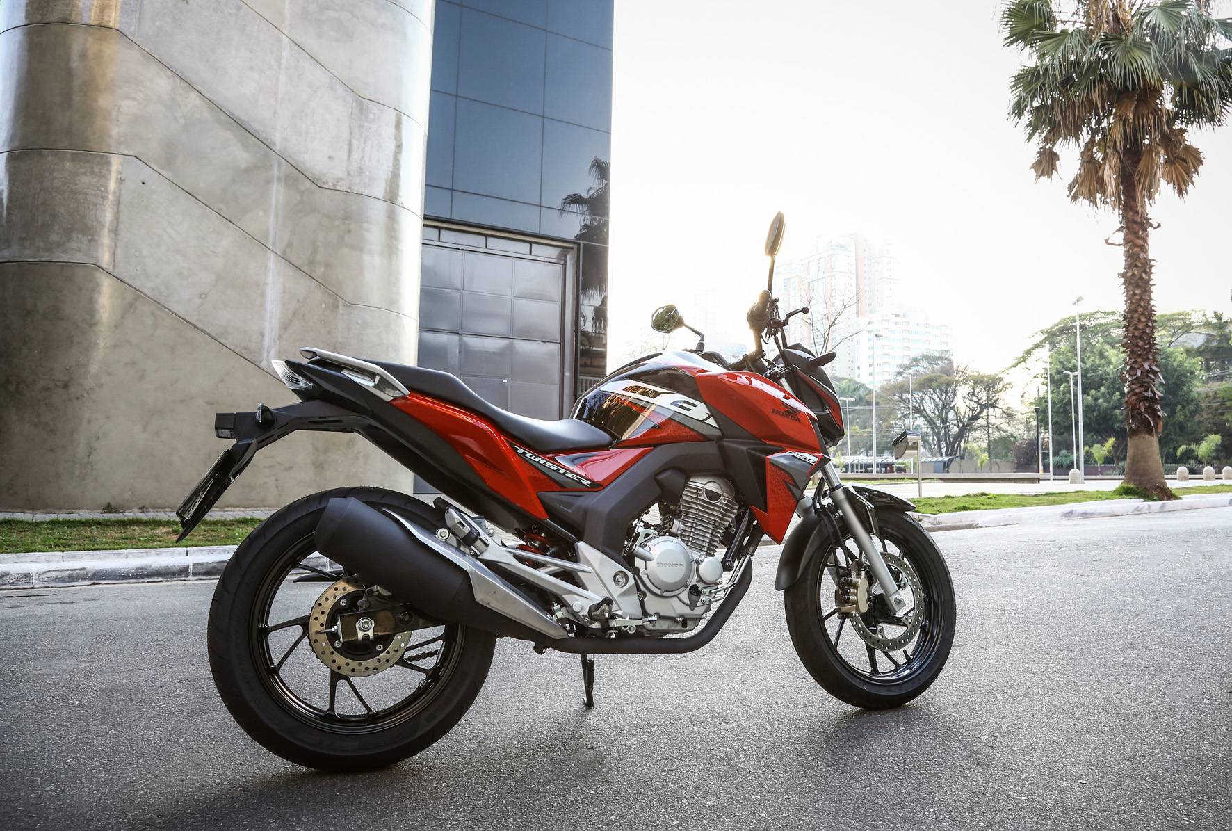 Honda CB Twister com CBS