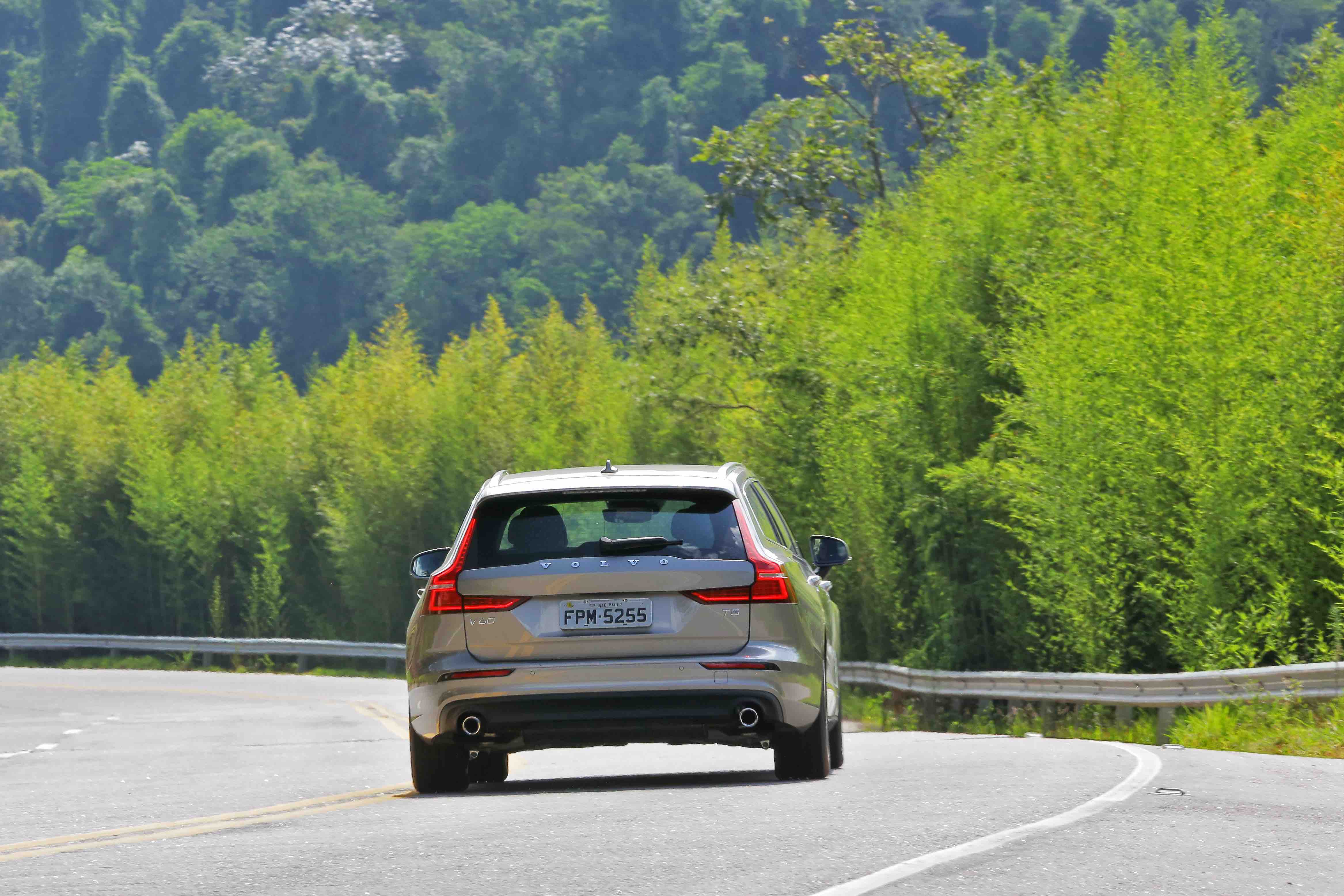 Volvo V60 T5 Momentum 2019