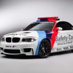 Com seu potente seis cilindros 3.0 turbo e 340 cv, o icônico 1M também deu o ar da graça na MotoGP