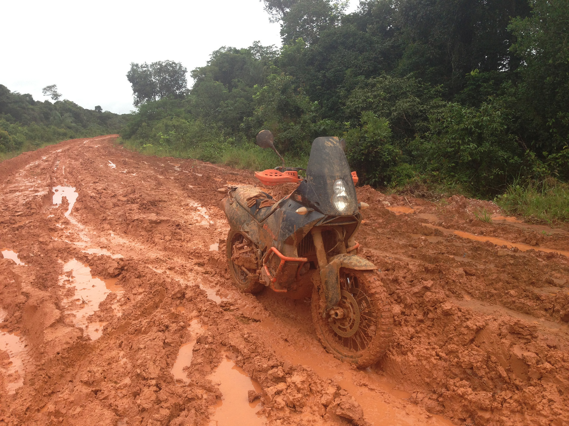 Lincoln também cultiva a paixão pelas aventuras, com sua KTM já percorreu a Transamazônica