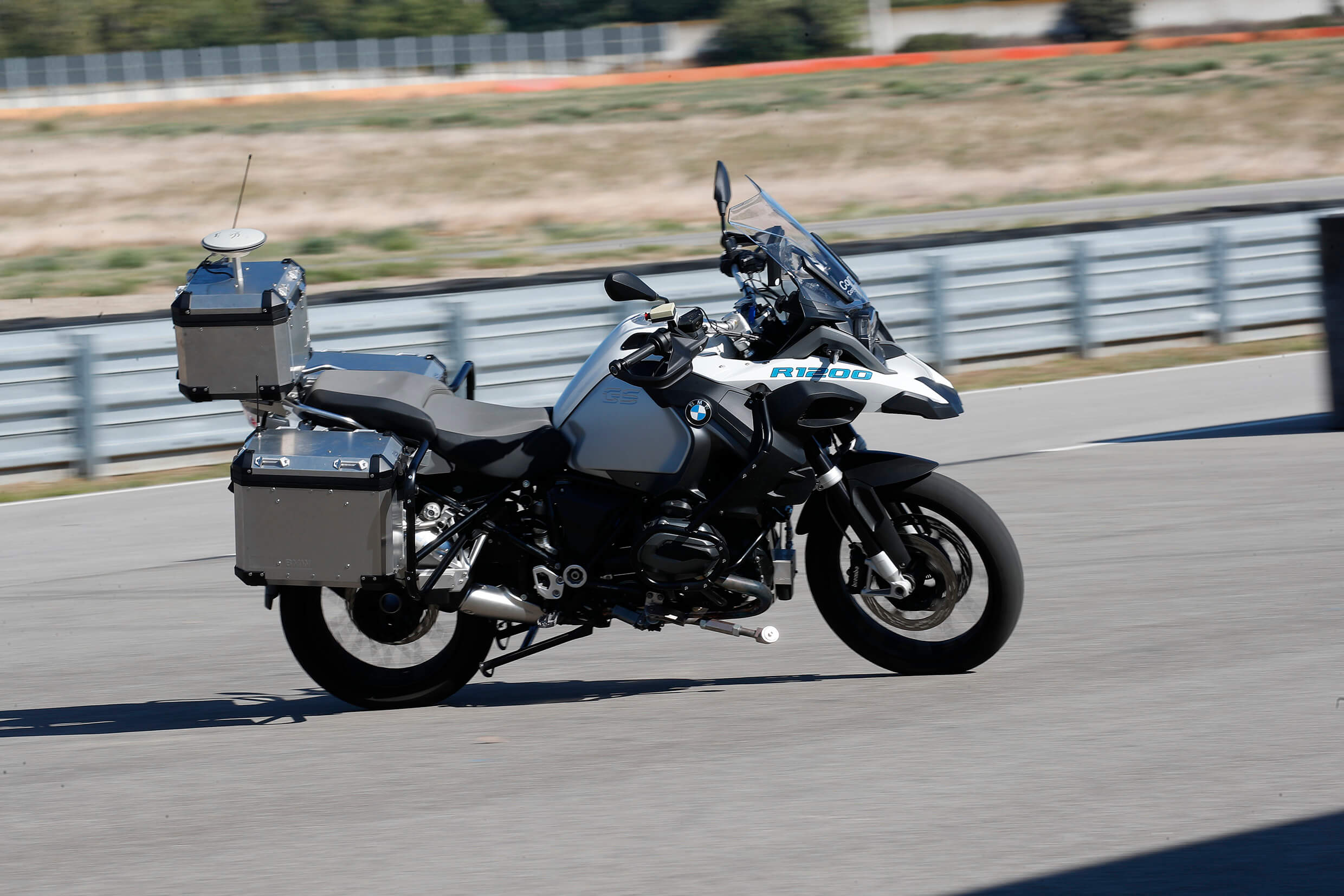 BMW R 1200 GS autônoma "andou sozinha" em um circuito fechado; mas uma moto sem piloto faz sentido?