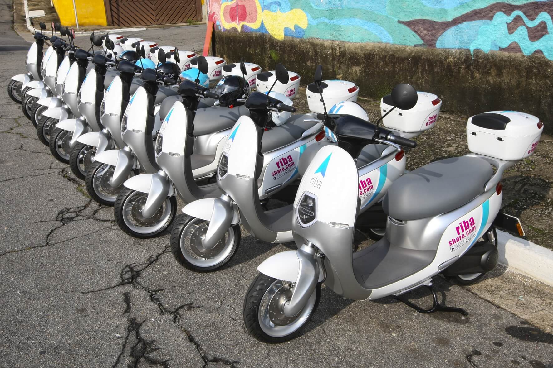 Além de bicicletas e patinetes, São Paulo ganhou um serviço de scooter compartilhado neste ano