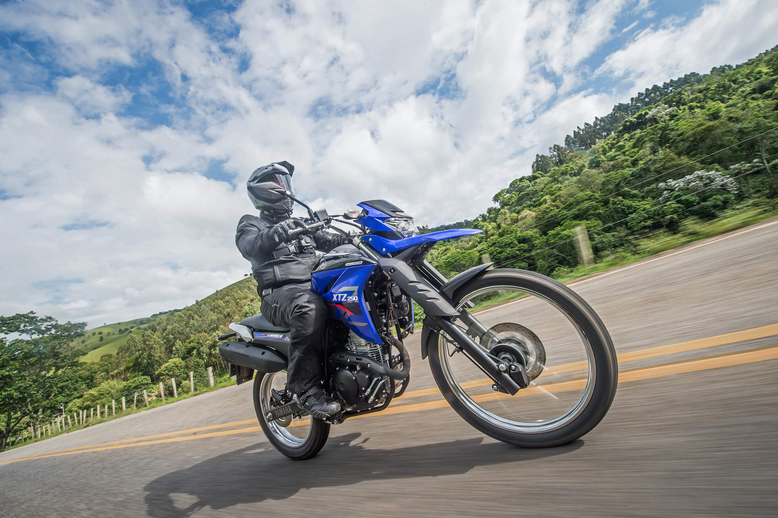 Honda e Yamaha renovaram suas trails: XRE 300 tem nova roupagem; Lander (foto) ganhou ABS
