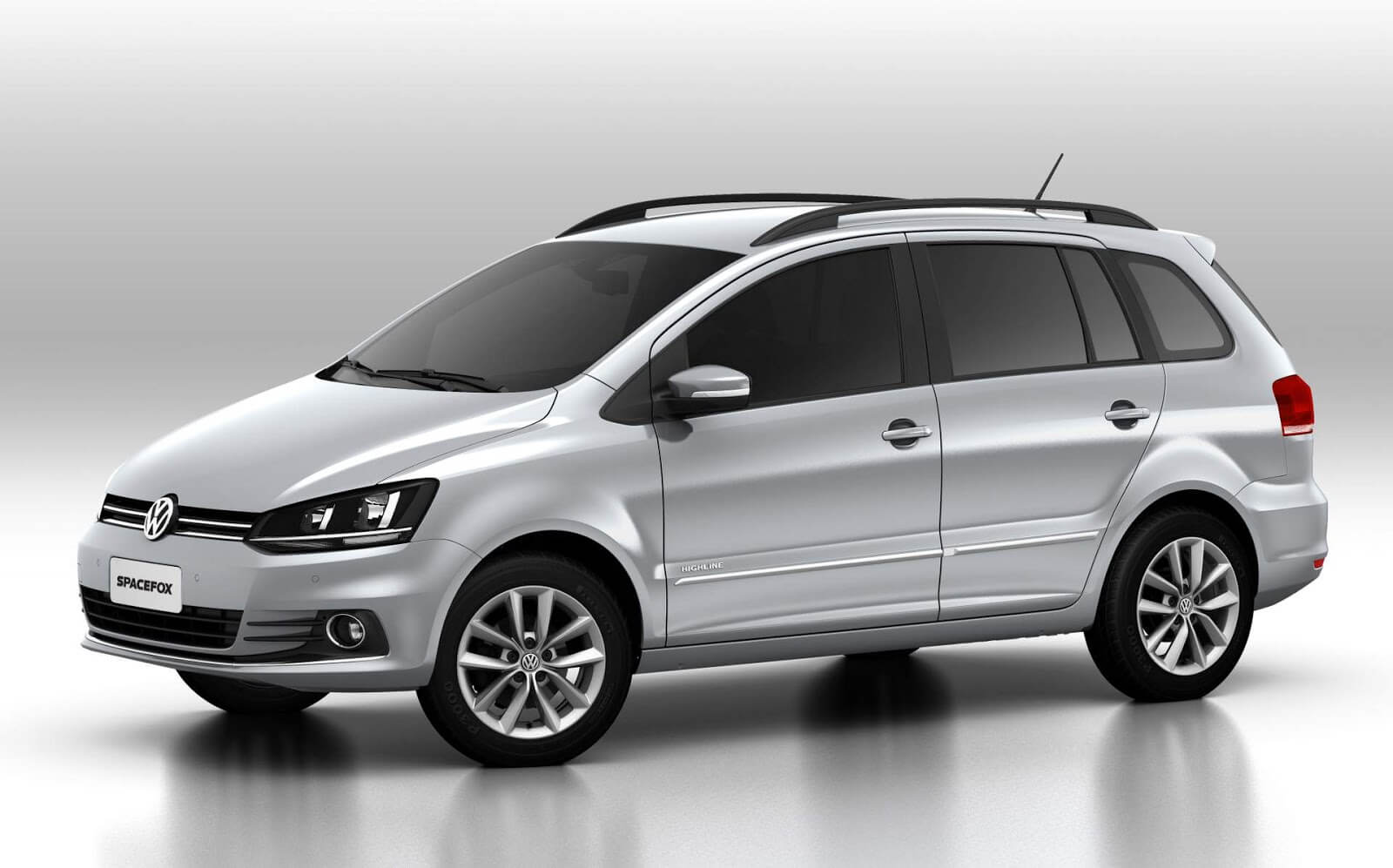 VW SpaceFox prata em fundo neutro