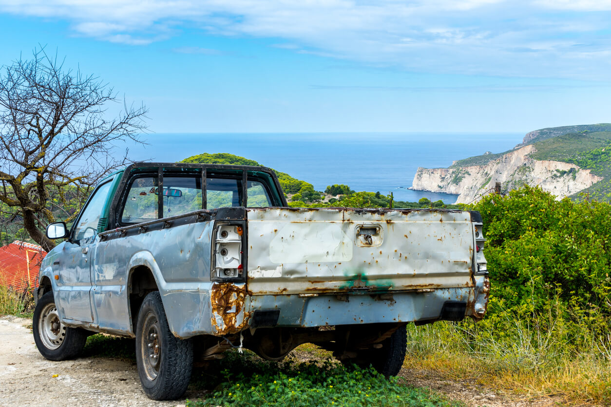 carro enferrujado maresia
