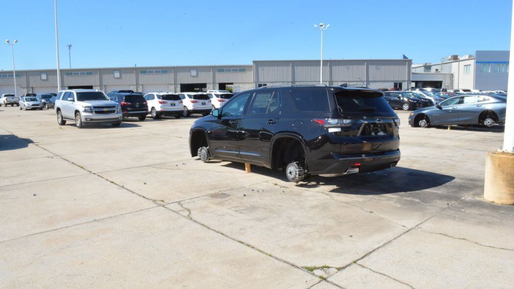 Thieves Steal 124 Wheels And Tires 1 3