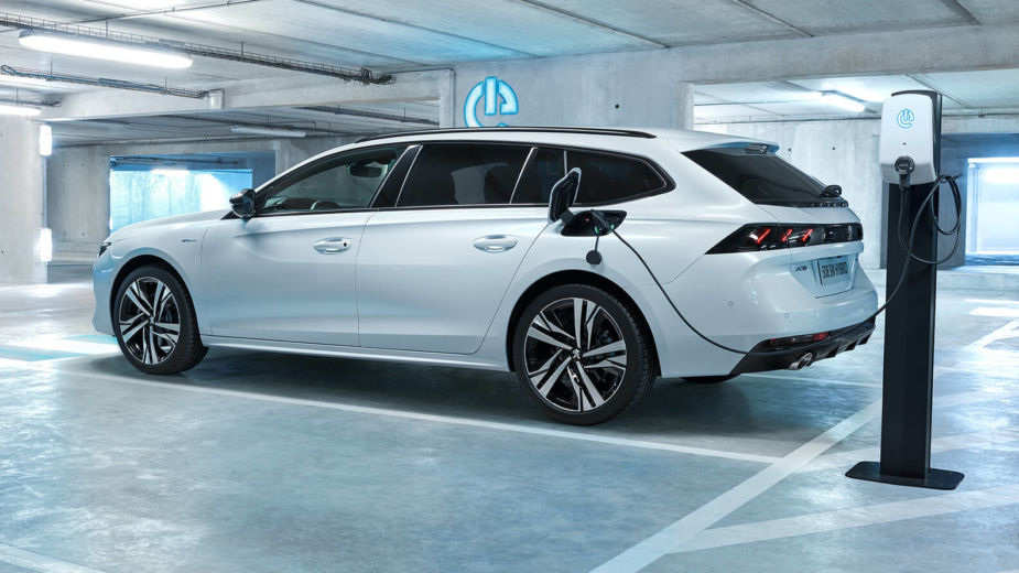 2019 Peugeot 508 Hybrid 25 925x520 Acf Cropped