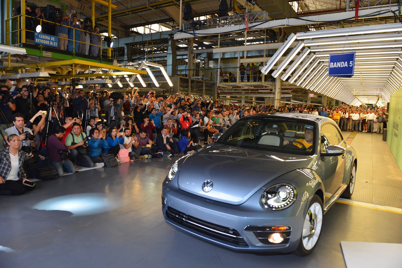 Iconic Volkswagen Beetle Ends Production 10025