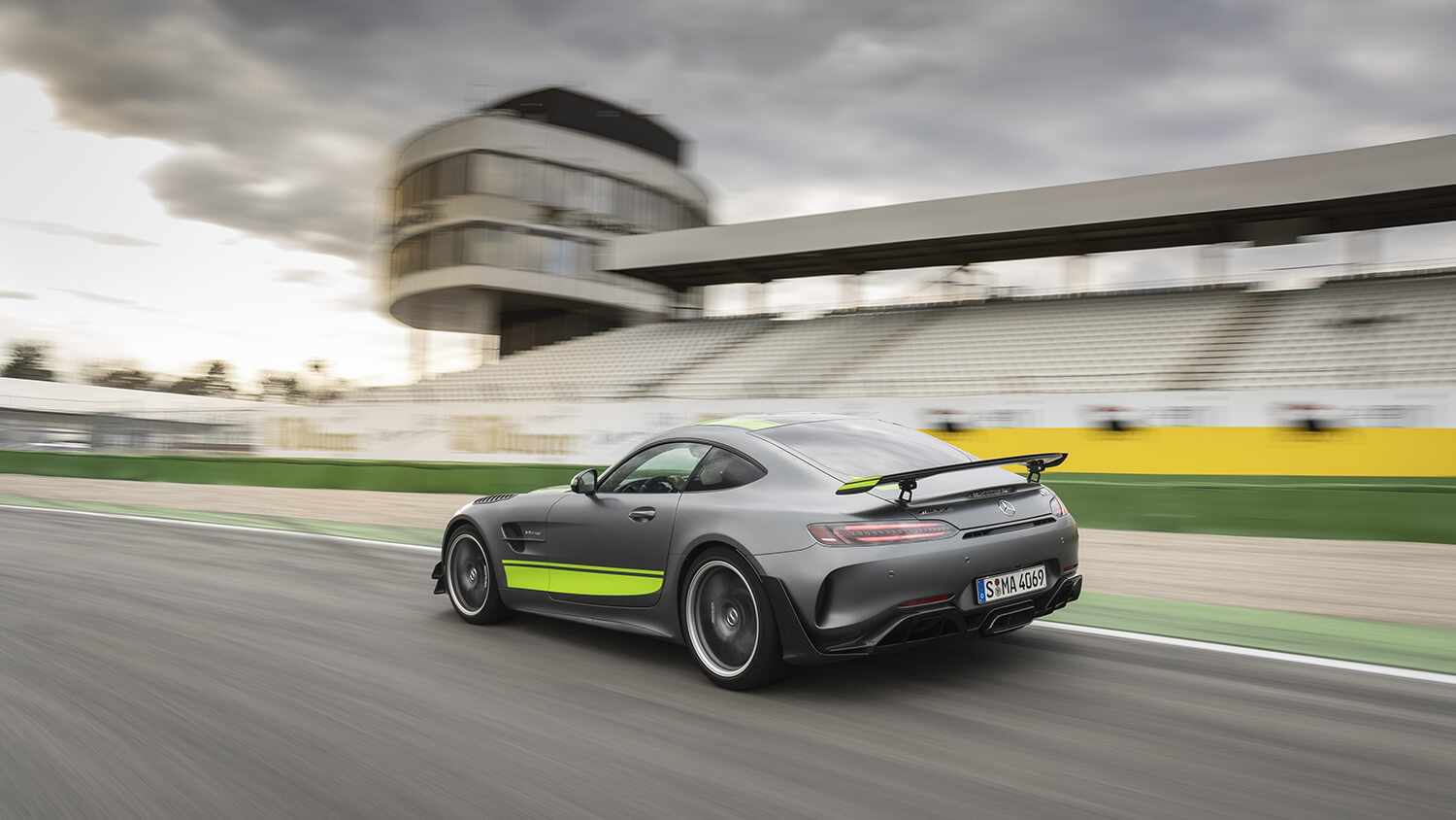 Mercedes-AMG GT R PRO