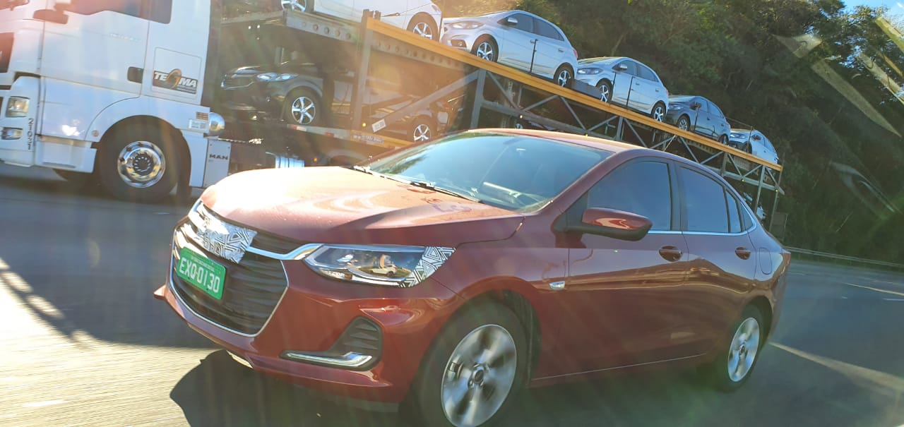 Flagra Chevrolet Onix Sedan