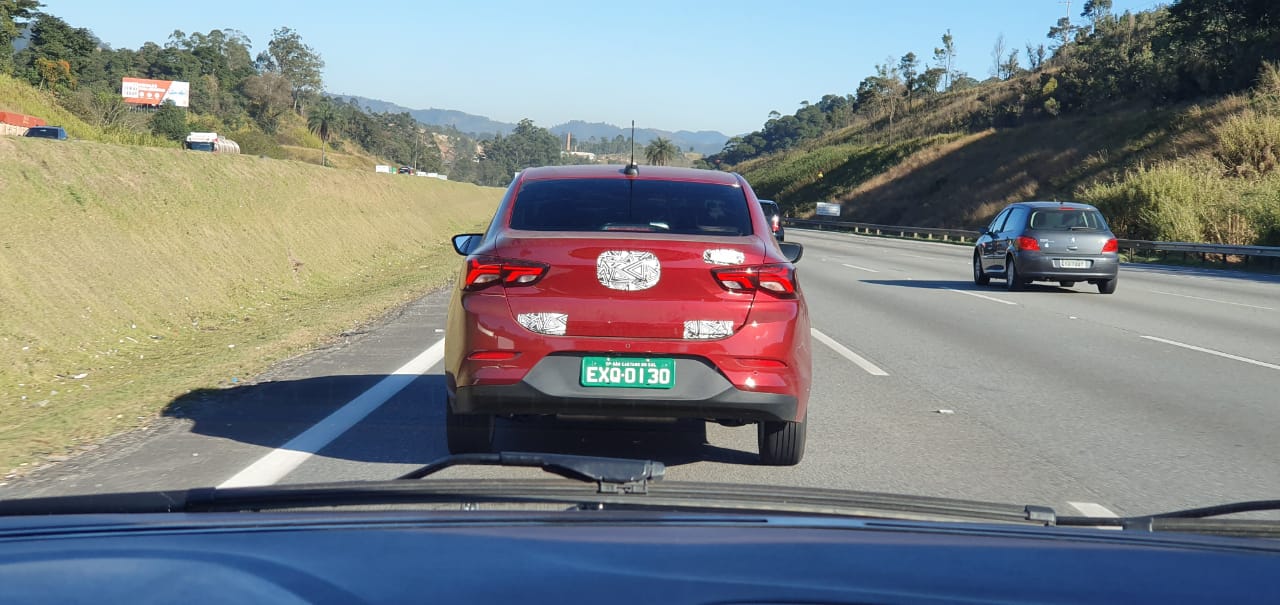 Flagra novo Chevrolet Onix Sedan