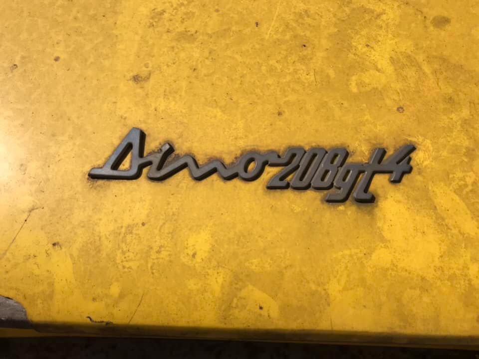 Ferrari Dino abandonada em Santo André