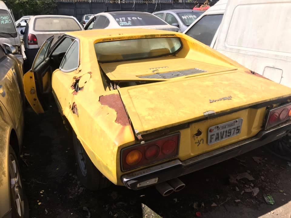 Ferrari Dino abandonada em Santo André