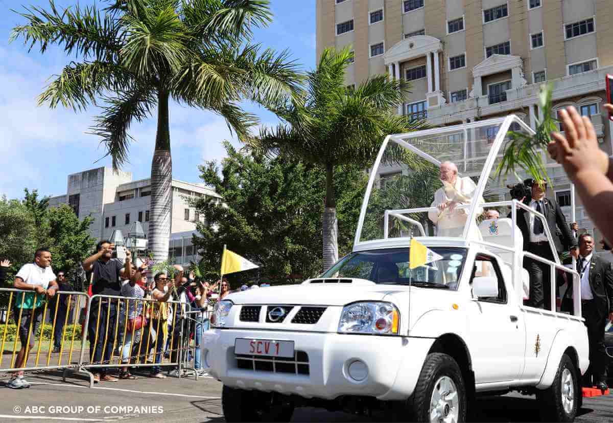 Nissan Creates Np300 Popemobile Image 03 1200x827