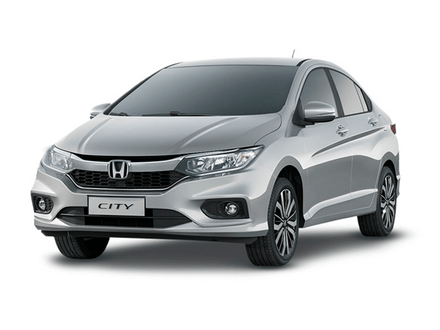 Honda City 1.5 Lx na cor prata de frente em foto de estúdio com fundo branco