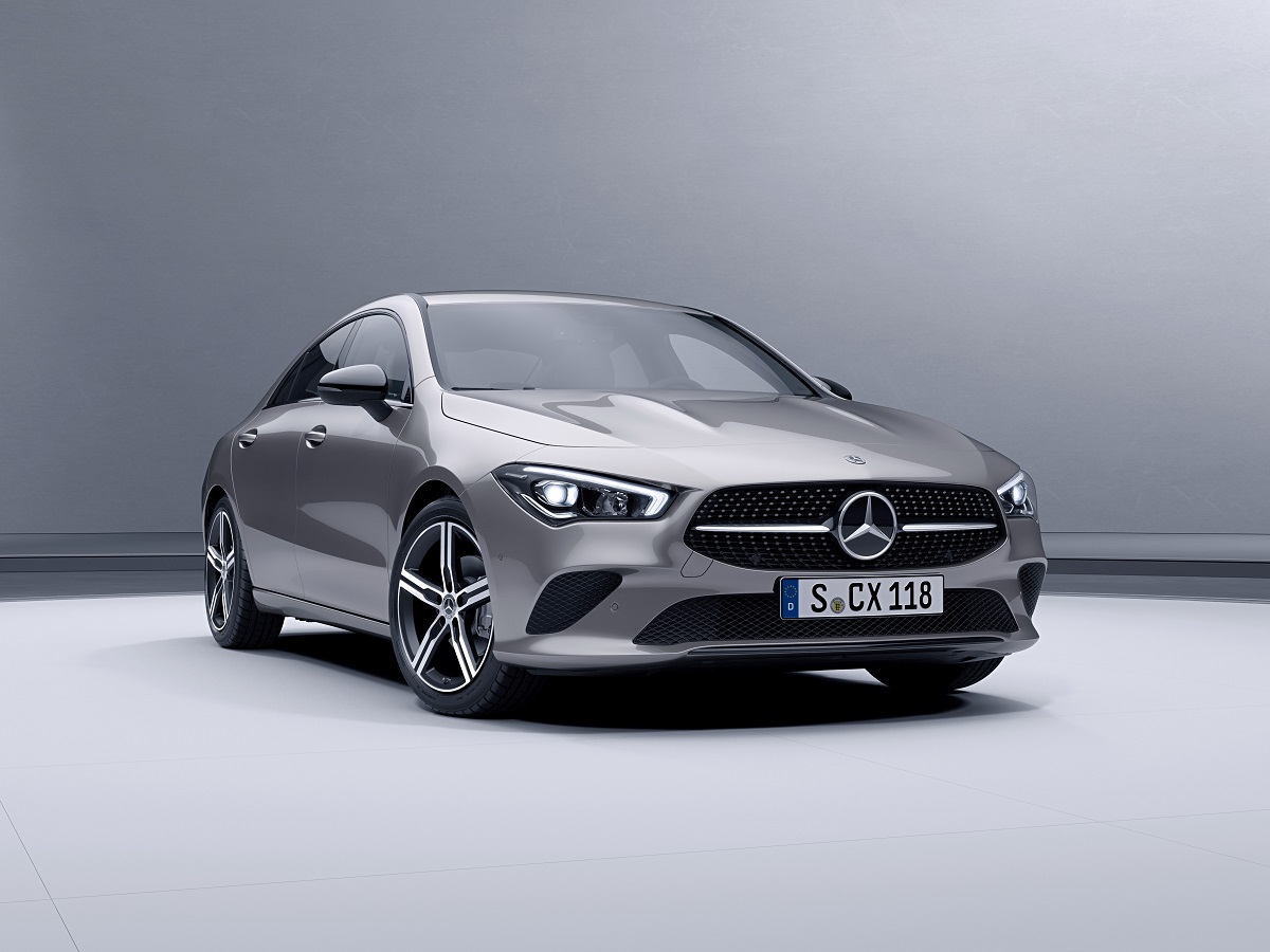 Novo Mercedes-Benz CLA prata visto de frente
