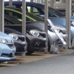 Sequência do novo Honda Fit de frente visto em camuflagem