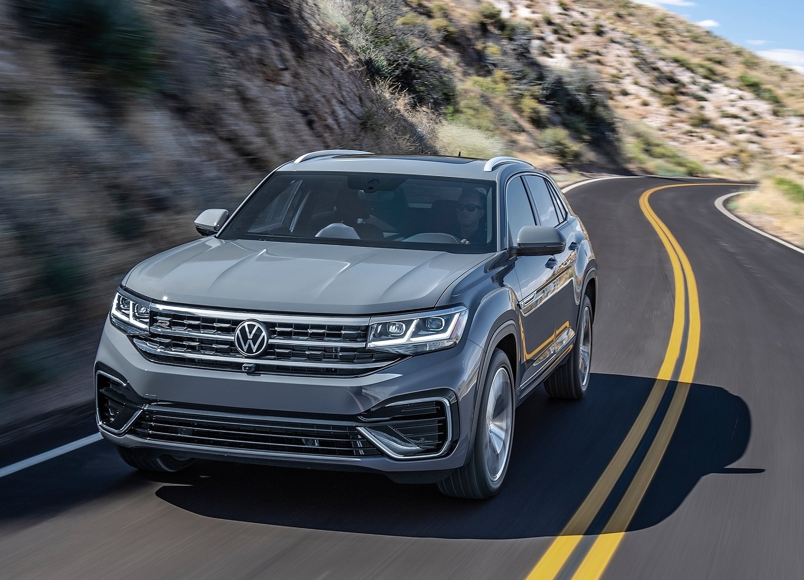 Volkswagen Atlas Cross Sport 2020 cinza visto de frente