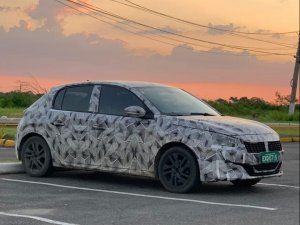 Novo Peugeot 208 camuflado em Penedo
