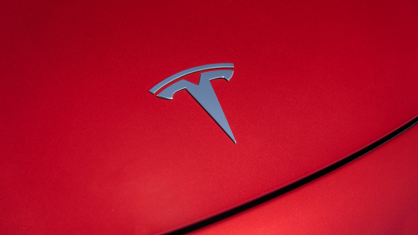 2018 Tesla Model 3 Dual Motor Performance Badge 1
