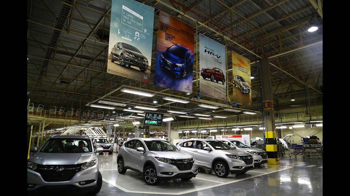 Modelos da Honda estacionados em parte da linha de montagem da fábrica de Sumaré, no interior de São Paulo