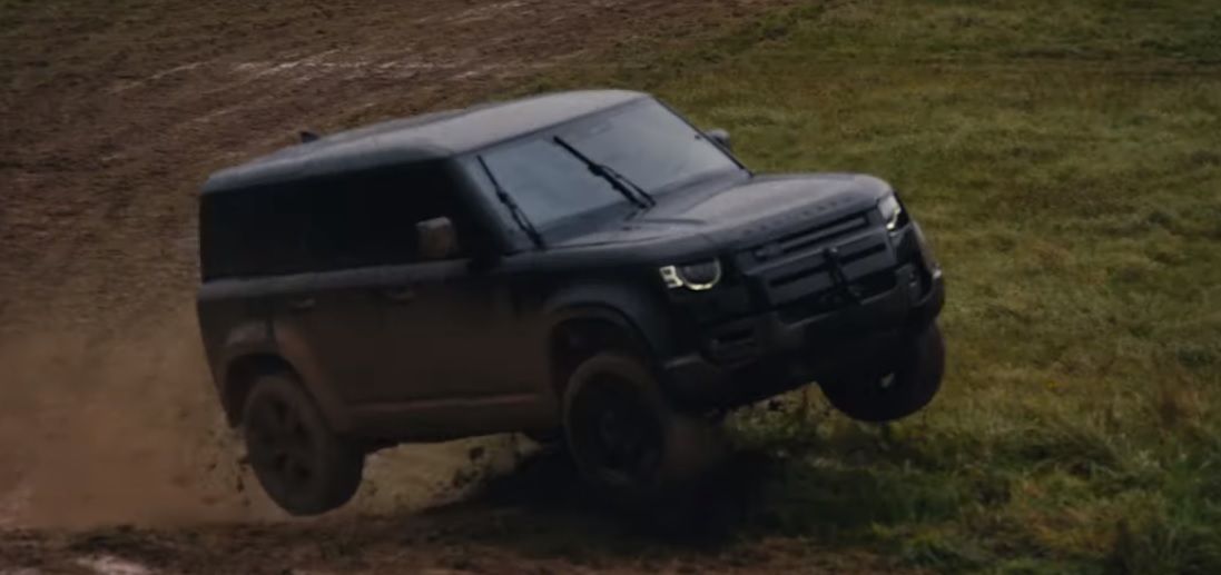 Land Rover Defender Voa Em Novo Filme Do James Bond